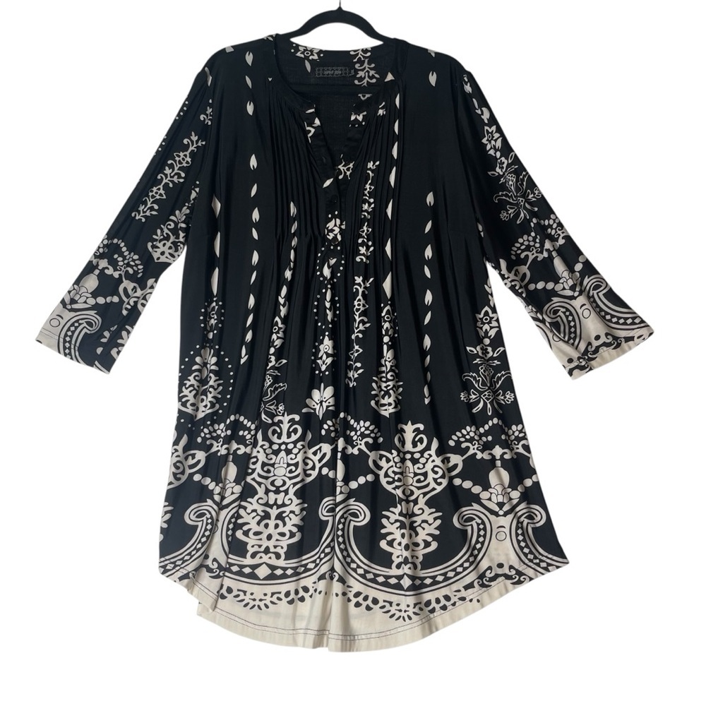 Plus Size 2XL Women’s Black‎ and White Tunic M0231